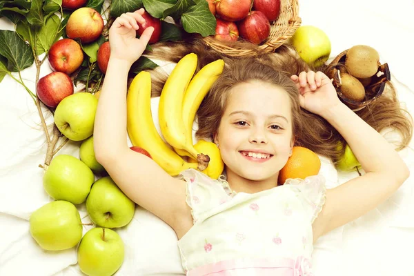 Δίαιτα και υγιεινή διατροφή, χορτοφάγος και βιταμίνη, παιδική ηλικία και ευτυχία — Φωτογραφία Αρχείου