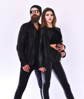 Rock 'n Roll konsepti. Kendinden emin yüzlere aşık bir çift.