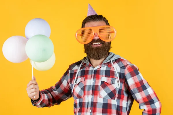 This is for you. Celebrating happy party. Party Elements and holiday objects. Multi colored fun. best party for retirement. cheerful man with beard and moustache. hipster smiling with balloon — Stock Photo, Image