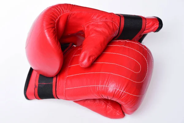 Paire de gants de boxe couchés les uns à côté des autres. — Photo