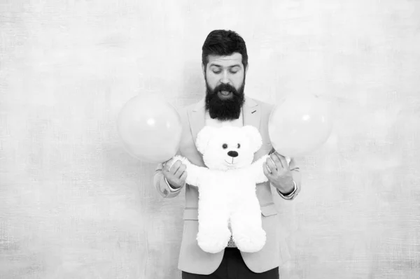 Feeling playful. businessman hold bear toy and balloon. tuxedo man ready for romantic date. valentines day gift. happy birthday. go for present shopping. brutal bearded hipster in formal wear — Stock Photo, Image