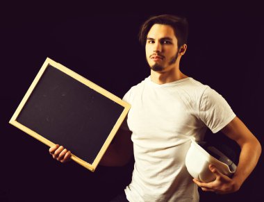 Gerçekten yakışıklı sakallı ustabaşı