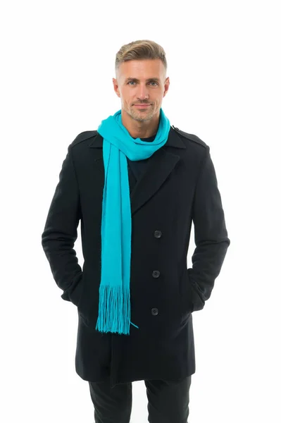 Hombre guapo usar abrigo de otoño y bufanda, moda — Foto de Stock