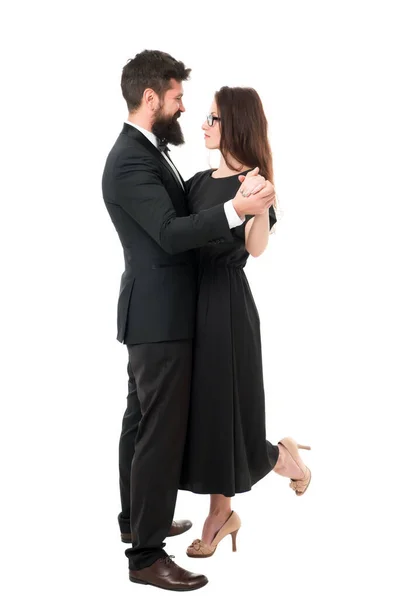 Celebrar ocasião especial. casal apaixonado a dançar. encontro de amor para homem e mulher. casal formal de homem de smoking e menina elegante. noivado e proposta. Dia dos Namorados. casamento e parceria — Fotografia de Stock