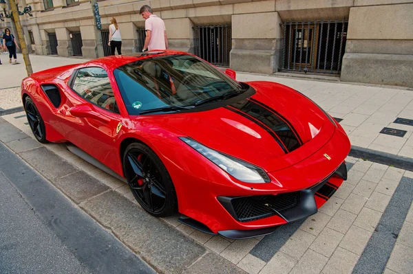 Supercar Lamborghini Huracan LP 610-4 zwarte kleur geparkeerd aan de straat in Hamburg — Stockfoto