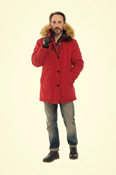 Pasatiempo masculino. Exploración de regiones polares. Destinos de invierno. Pesca de invierno. Explorador polar. Ropa de hombre de invierno. Traje de invierno. Cómodo atuendo. Hombre maduro chaqueta caliente fondo blanco —  Fotos de Stock