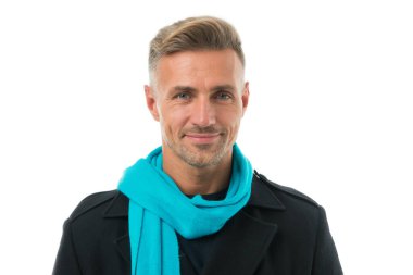 Yakışıklı adamın saçları beyazlamış, erkek güzeli.