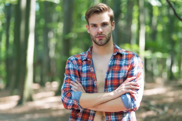 Giving him confidence. Handsome man with unshaven skin in woods. Natural skincare. Grooming and barbering. Summer skincare. Barbershop. Hair salon. Barber shop. Skin care cosmetics — Stock Photo, Image