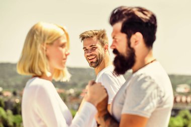 Kişiler arası ilişki. Anlayış ve destek. Birbirine aşık çiftler. Üçüncü adam. İlişki sorunları. Aşk üçgeni. Sosyal bir sorun. İhanet ve boşanma. Aile psikolojisi. Sonsuz aşk