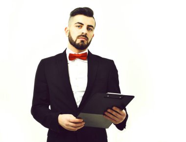 Kendine güveni tam bir işadamı ya da komisyoncu.