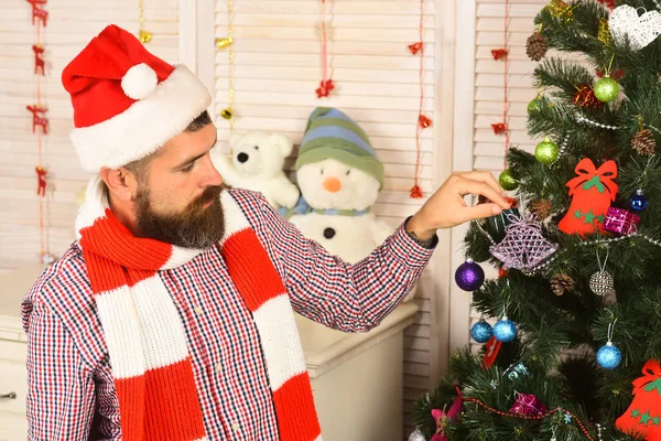 Festivais e conceito de decoração. Papai Noel com rosto sério — Fotografia de Stock