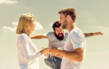 Kıskançlık hissi. Evlilik ve boşanma. Kıskanç adam. Ayrılın. Acı çekmek için sebep. Bu ikisinin evlenmemesi için bir sebebi olan varsa ya şimdi konuşsun ya da sonsuza kadar sussun. Aşk üçgeni