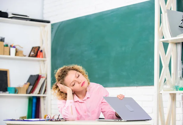 Exhausting lesson. Tired tutor fall asleep at workplace. Woman tired in school classroom. Teacher exhausted after hard working day. School pedagogue stressful occupation. Tired student lean on desk — Stock Photo, Image