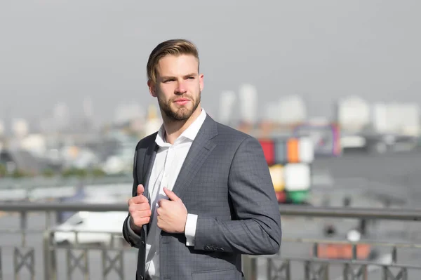 Man in formal outfit outdoor.