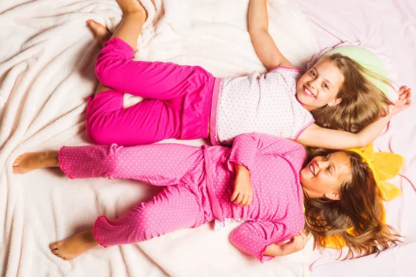 Schoolgirls having pajama party. Children with smiling faces — Stock Photo, Image