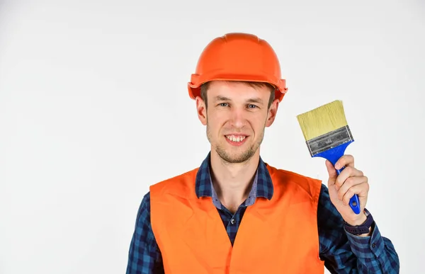 Hombre trabajador pintor de sombrero duro con herramienta de pintura, concepto de renovación — Foto de Stock