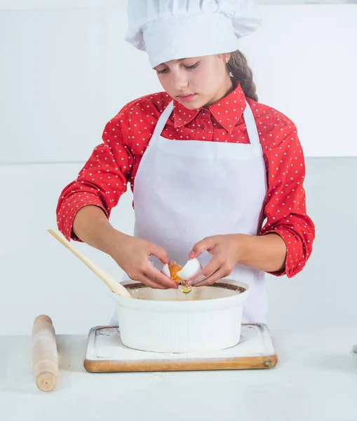 Étude de l'enfant comment cuisiner, développement — Photo