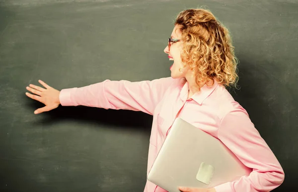 Working Online. modern technology. girl in modern school. happy student in glasses with notebook. teacher woman at blackboard. online education. business school. e-learning. Education via Internet — Stock Photo, Image