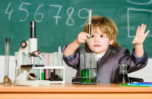 Learn for future. Biology science. testing tubes with liquid for research. small boy use microscope at lesson. result. Medical. Little genius child. small boy study chemistry. Chemistry is fun — Stock Photo, Image