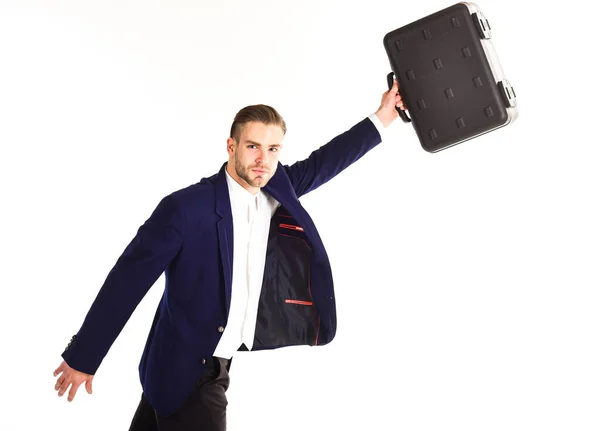 Mann im Anzug oder Geschäftsmann mit ruhigem Gesicht hält Aktentasche in der Hand — Stockfoto