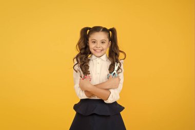 İlkokul çocukları için el işi. Liseli kız el sanatları için okul kırtasiye malzemeleri bulundurur. Küçük eller için özel ders. Okula dönmenin en güzel yanı. Yaratıcı el sanatları. Yaratıcılığı geliştir