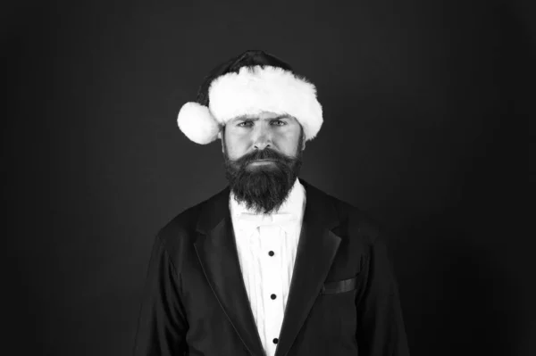 Finanzbericht. Manager bereit feiern das neue Jahr. Weihnachtsfeier Büro. Corporate Holiday Party Ideen. Corporate Weihnachtsfeier. Männer bärtige Hipster tragen Weihnachtsmützen. Konzept zur Weihnachtsstimmung — Stockfoto