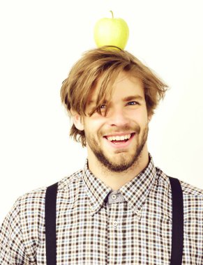 Taze meyveli bir adam, beyaz arka planda izole edilmiş.