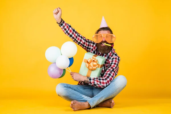 Event manager poses with festive accessory. fun and happiness concept. happy man holding colorful helium balloons. hipster smiling happily. having fun on party. prepare for holidays. Event manager — Stock Photo, Image