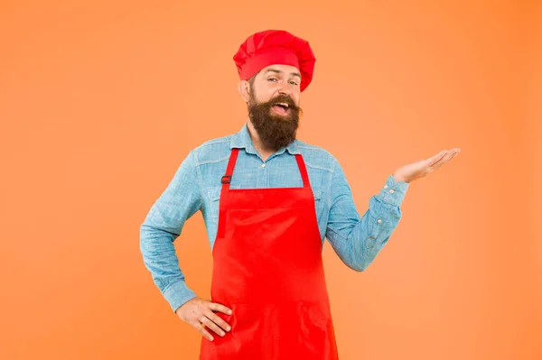 Koch teilt sein Lieblingsrezept für Abendessen, gesundes Ernährungskonzept — Stockfoto