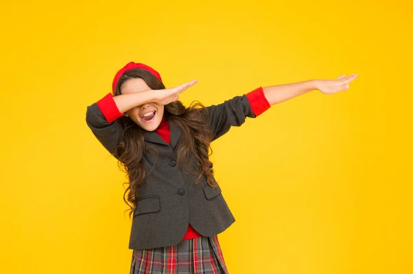 Divertimento infantile. Felice bambino indossare uniforme sfondo giallo. Torniamo a scuola. Assistenza all'infanzia e istruzione. Centro di assistenza all'infanzia. Giornata internazionale dei bambini — Foto Stock