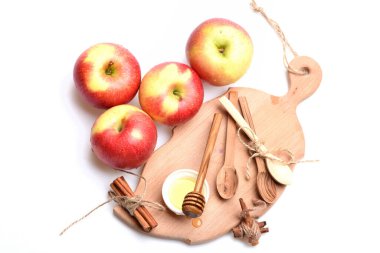 Eko tasarım ve sonbahar ürünleri konsepti. Meyve seti, kaşık