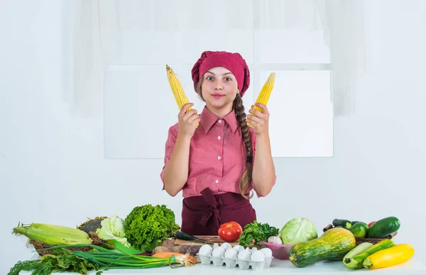 Tiener meisje eten gezonde snack, dieet — Stockfoto