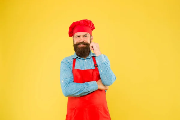 Homem com barba e bigode restaurante cozinheiro, conceito de comida local — Fotografia de Stock