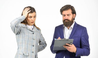 Bazen ortaklık zordur. İş konsepti. Başarılı bir ortaklık. Birkaç iş görüşmesi. Çatışma ve rekabet. Riskli bir anlaşma. Ofis evrakları olan kadın ve erkek. İş yerinde iletişim