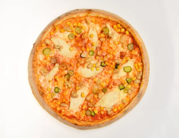 Pizza americana e conceito de pizzaria. Pizza picante com alcaparras — Fotografia de Stock