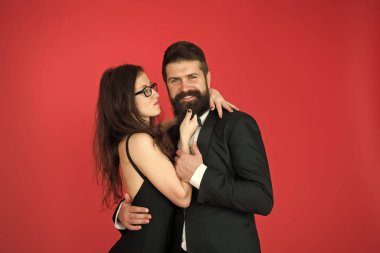 Bizim özel günümüz. Güven ve destek. Romantik ilişkiler. Erkek ve kadın sarılıyor. Aile sevgisi. Çiftler çıkıyor. Tatlı ve tatlı bir ilişki her kızın rüyasıdır. Birbirine aşık bir çift. Çift hedef kavramı