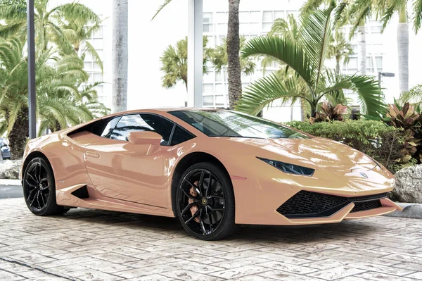 Orange voiture de sport de luxe Lamborghini Aventador — Photo