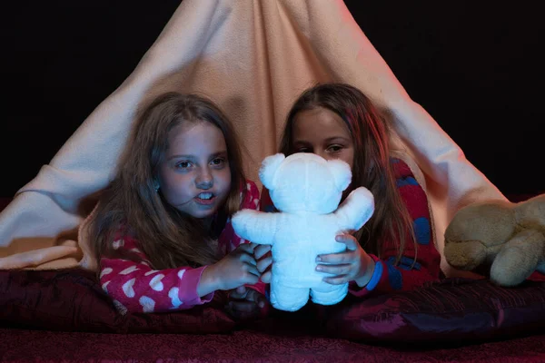 Fiesta de pijamas para niños como concepto de diversión —  Fotos de Stock