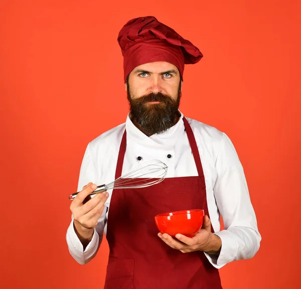 Chef with plate and whipping utensil. Cook with serious face — Stock Photo, Image