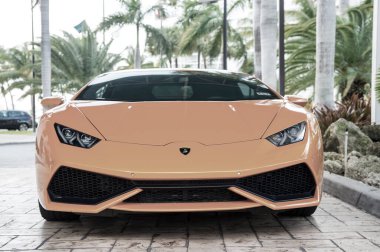 Turuncu lüks spor araba Lamborghini Aventador