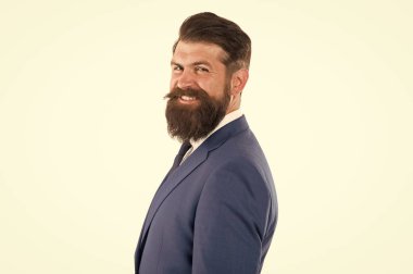 Yüz kılları. Yeni kesilmiş sakal. Kendine olan güvenini arttır. Mükemmel saç kesimi olan vahşi, olgun bir adam. Sakallı hippi beyazı soyutlamış. Berber salonu konsepti. Bıyık ya da sakal bırak.