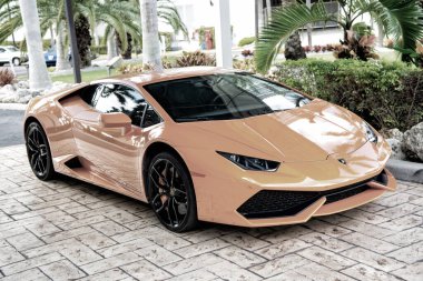 Turuncu lüks spor araba Lamborghini Aventador