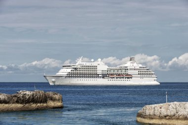 Büyük lüks yolcu gemisi Yedi Deniz Gezgini