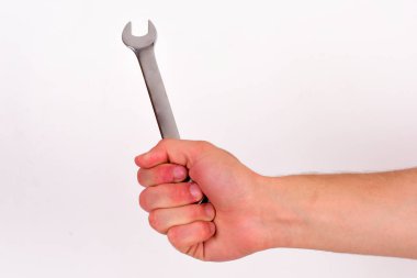 Tamirci ya da tamirci elinde anahtar var. Servis