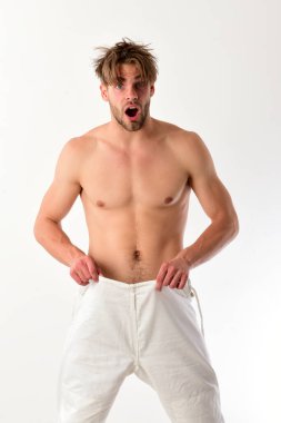 Formda, güçlü vücudu olan sporcu zayıflamış.