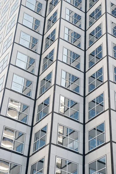 Panorâmica e perspectiva de ângulo largo vista para o fundo azul de aço de vidro — Fotografia de Stock