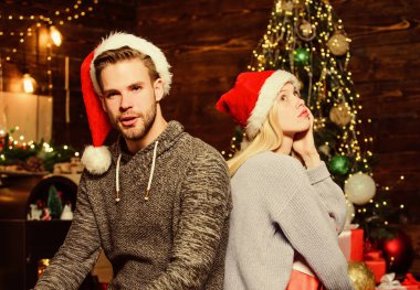 Hediye yapmak sanattır. Hediye vermek. Tam olarak istediği hediye. Tatil tüm dünyada kutlandı. Sevgilisi kış tatilini kutluyor. Birkaç Noel bayramı kutlaması. Hayallerini tahmin et.