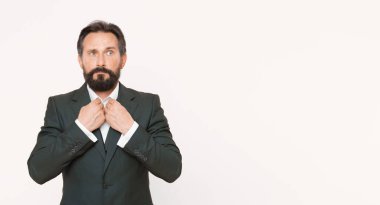 Hippi sakallı zalim bir adam. İş modası ve kıyafet kuralı. Takım elbiseli kendine güvenen iş adamı. İş adamı. Sakallı adam. Erkek modası. Olgun. Milyarder. İyi anlaşma.