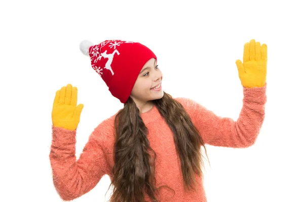 As malhas parecem novas. feliz ano novo feriados. loja de moda infantil. horário de inverno compras. malhas favoritas. fios e malhas. o seu tempo de camisola. Natal branco. menina pequena isolada no branco — Fotografia de Stock