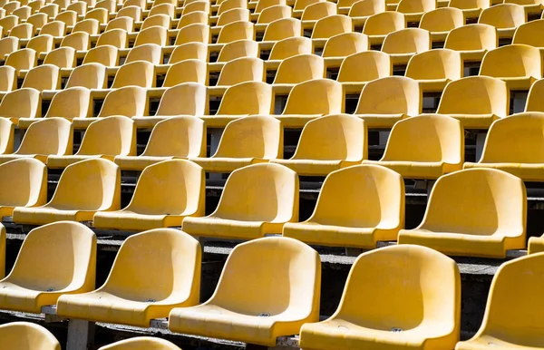 Cadeiras vazias para o público na arena estádio moderno, esporte — Fotografia de Stock